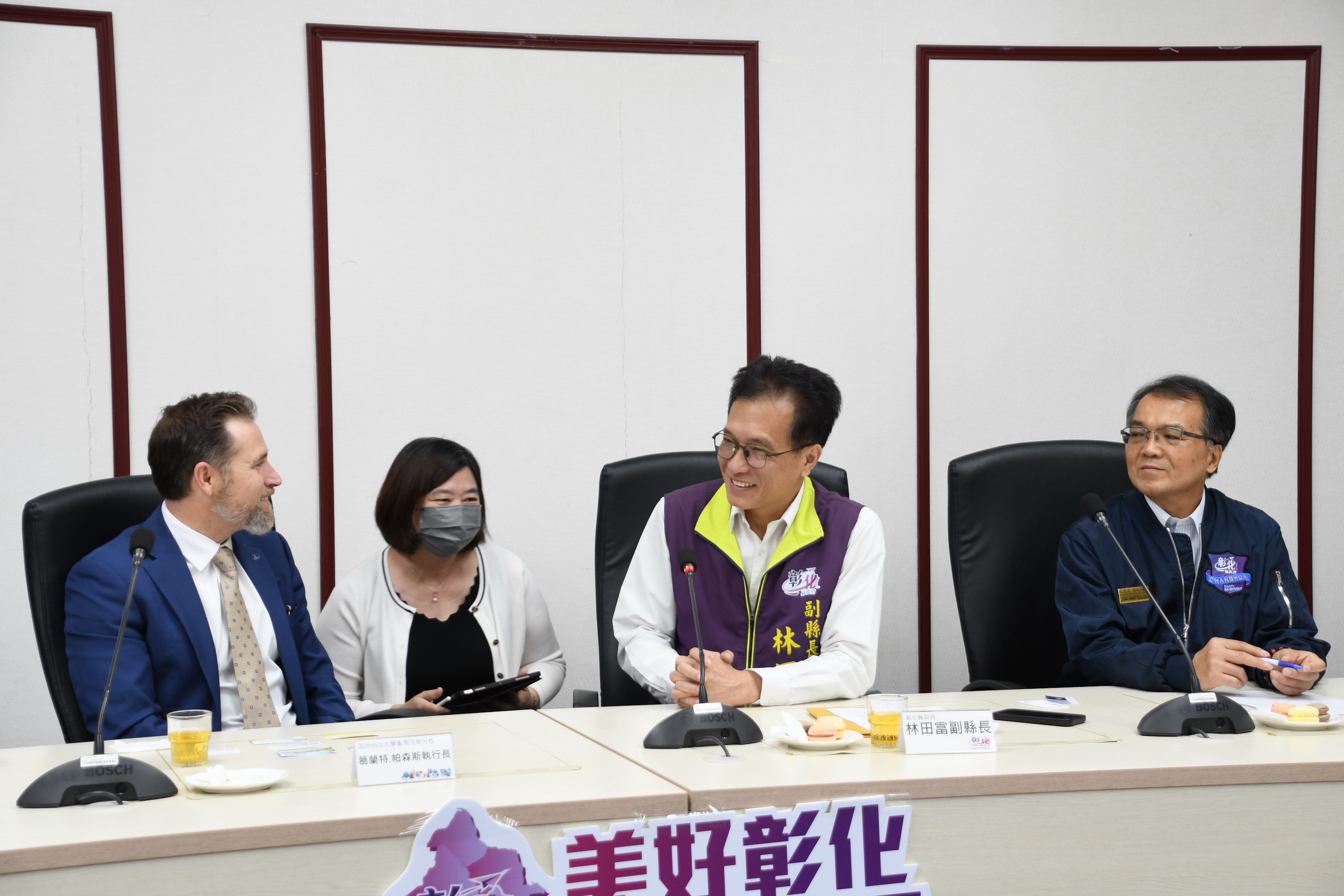 ▲彰化縣政府與美國加州州立大學聖馬可斯分校緊密合作，彰化縣副縣長林田富與CSUSM的代表共同探討雙方未來合作的發展方向。（記者張溎壕攝）