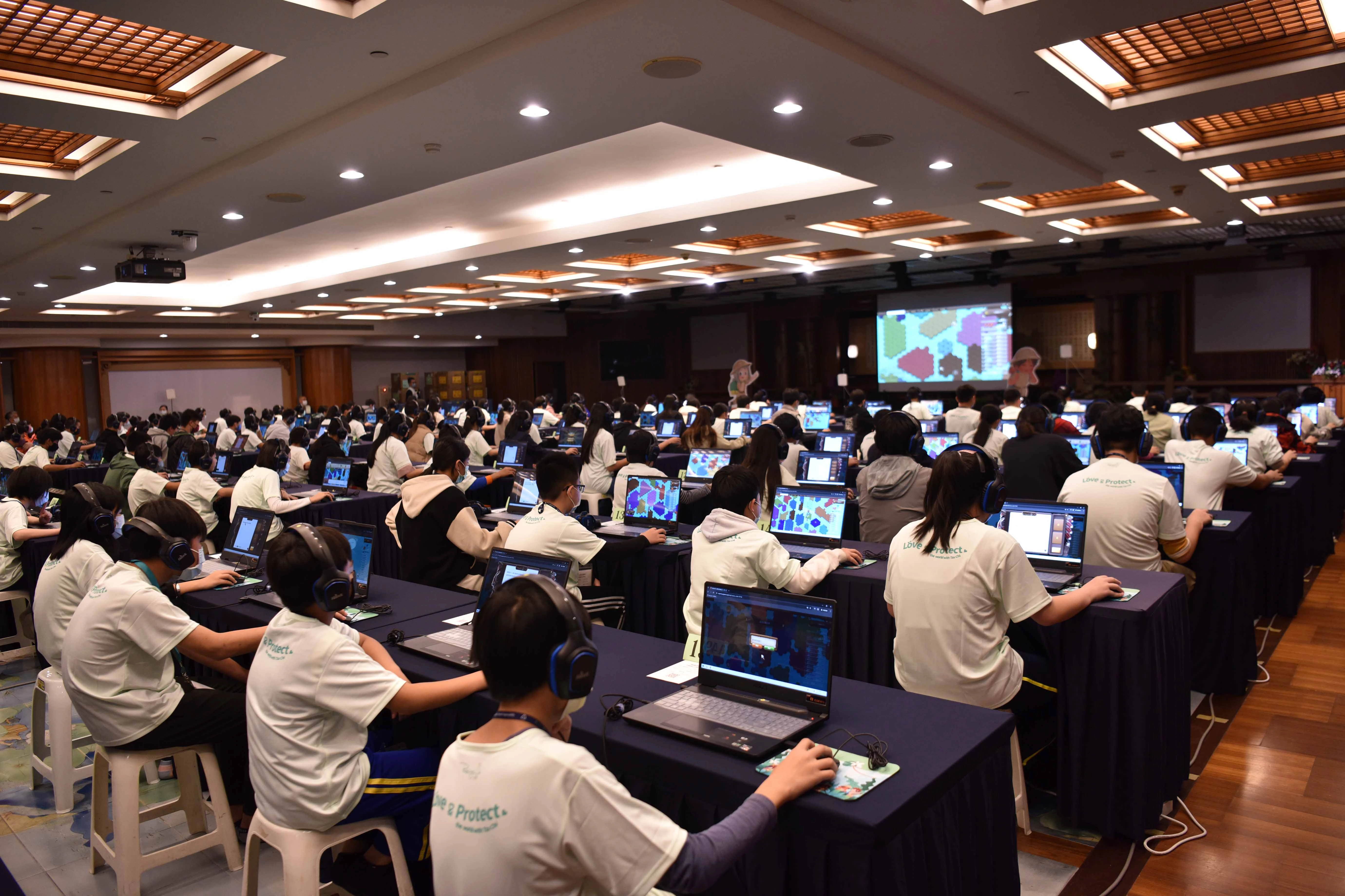 慈濟與花蓮縣政府合辦第三屆環保防災小勇士電競PK賽,3月13日下午進行花蓮縣市盃決賽。(圖為慈濟基金會提供)