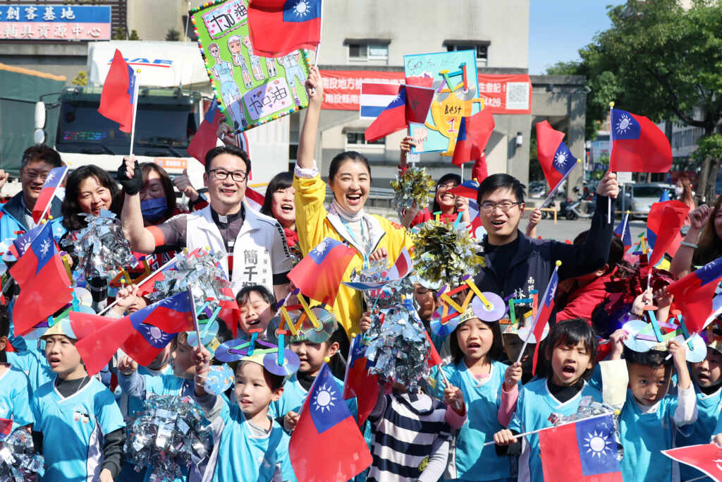 ▲來自全球38個國家24支隊伍共計205位頂尖選手，正式出發挑戰共計167.15公里的賽程，也是本屆環台賽5站中距離最長的一站。（記者張玉泰翻攝）