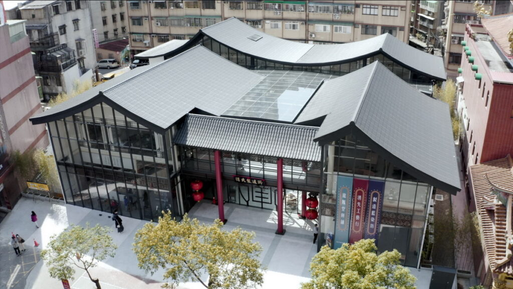 達永建設2021年在新北板橋打造的「消失製造所」,重現傳統技藝、體驗現代版玻璃三合