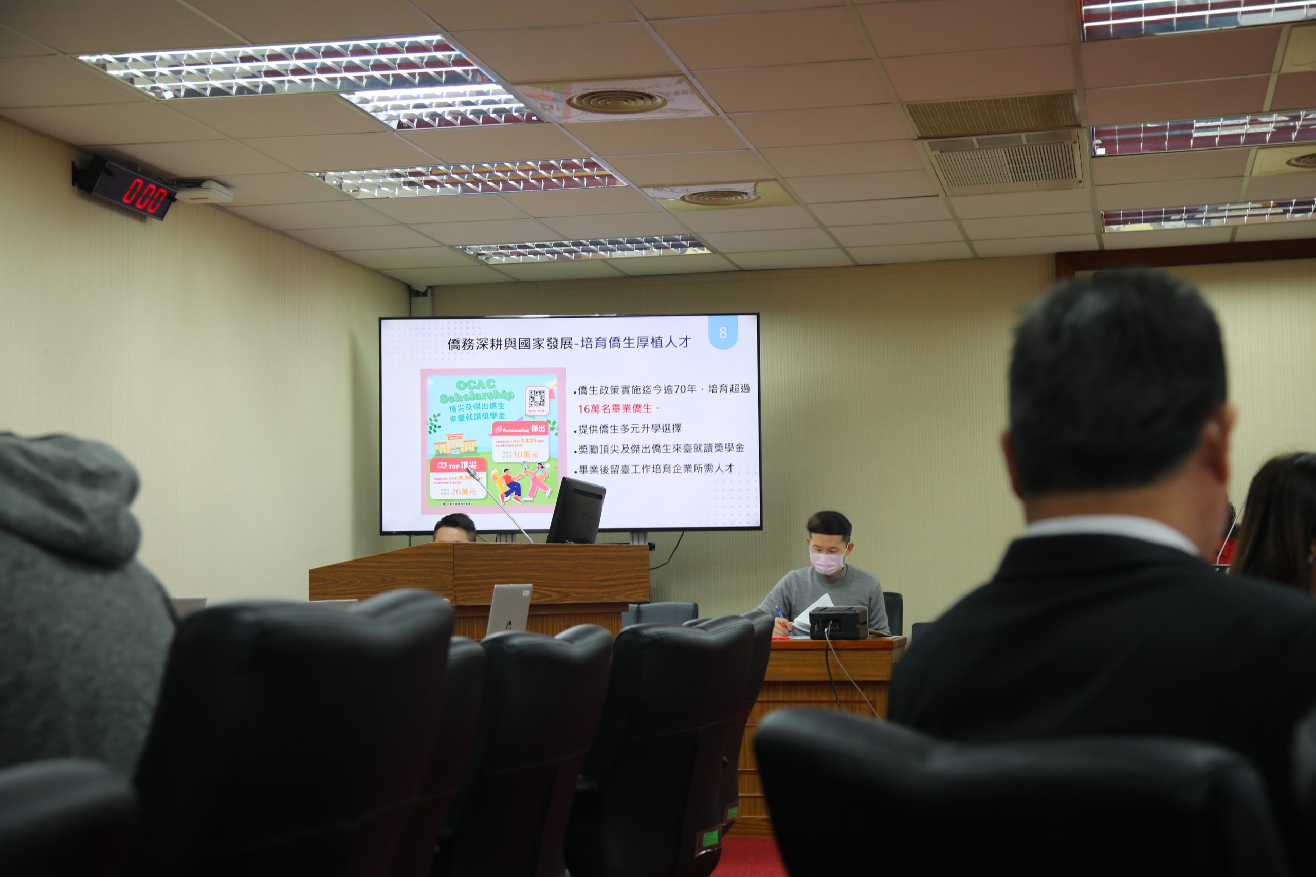 徐佳青報告時強調,台商對於中華民國的向心力一項是不遺餘力,面對各種的災變,全球台商也是熱情不減,全力捐輸。(記者包克明 攝)