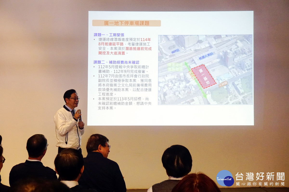 桃園市長張善政說明桃重大交通計畫。<br /><br />
