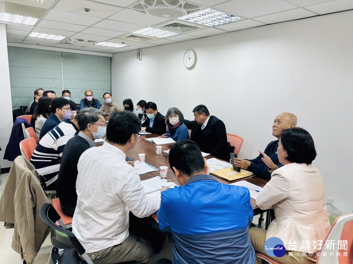 楊瓊瓔指前交通部長2019年承諾全額負擔舊山線復駛15億元經費,之後她幾乎每個月「追案」,交通部及台鐵局總是回覆評估中。