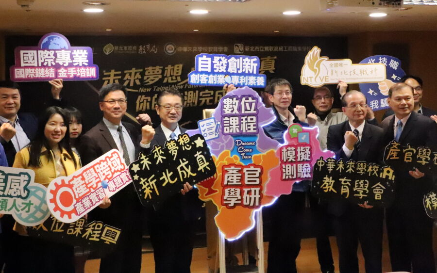 圖/教育局為協助新北市技高學生通過四技二專統一入學測驗,降低學生的憂慮,提升學生表現,特別推出數位課程、AI題庫及模擬測驗。(記者陳志仁攝,2024.03.14)