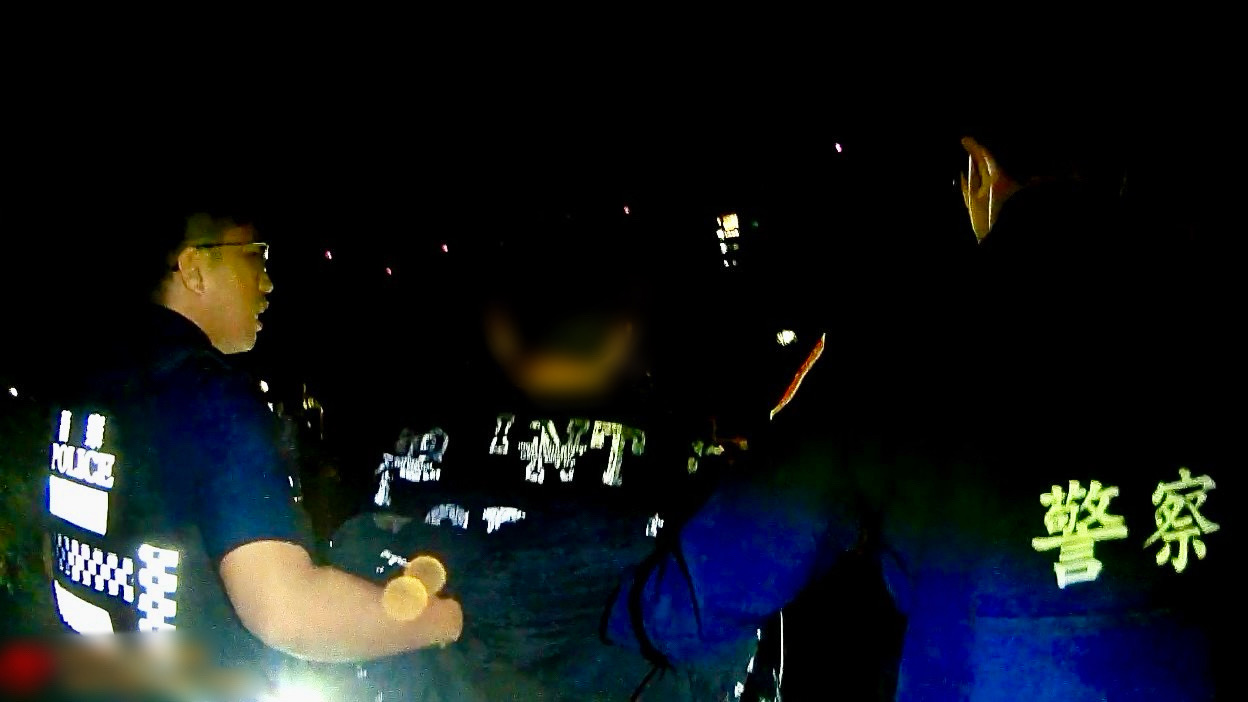 ▲台南市警四分局育平派出所於12日凌晨執行巡邏勤務時,緝獲44歲3條通張姓男子。(圖/記者陳彥霖翻攝)