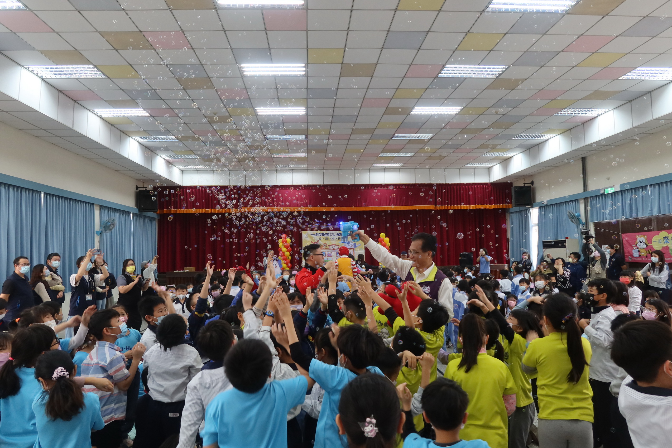 ▲「麥當勞叔叔之家慈善基金會」在彰化市泰和國小辦理「趣洗手，樂無憂，腸病毒快快走！」活動，正確勤洗手是預防傳染病最有效的方法之一。（記者張溎壕攝）