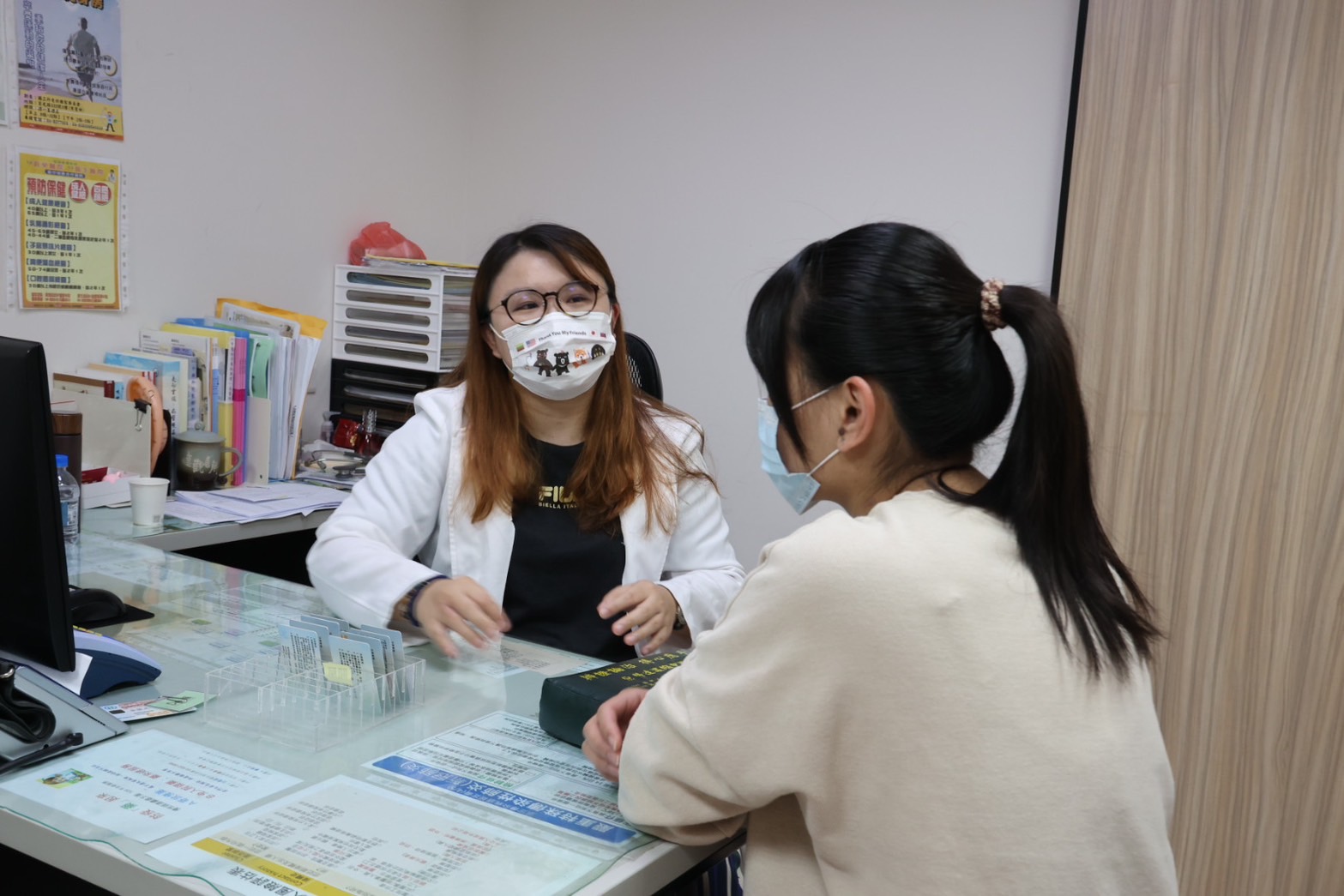 ▲一名少婦因內膜異位症無法受孕，員榮中醫部主任吳莉瑩從調理身體著手，一個月即順利懷孕。（非當事人 記者張溎壕攝）