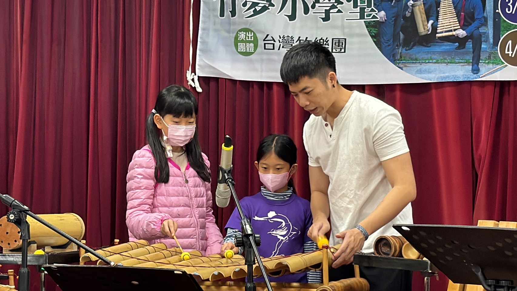 ▲芬園鄉文德國小邀請到了台灣竹樂團，為學生帶來了一場難得的純竹專業音樂演奏，讓他們沉浸在竹韻之中，享受不一樣的音樂饗宴。（記者張溎壕攝）