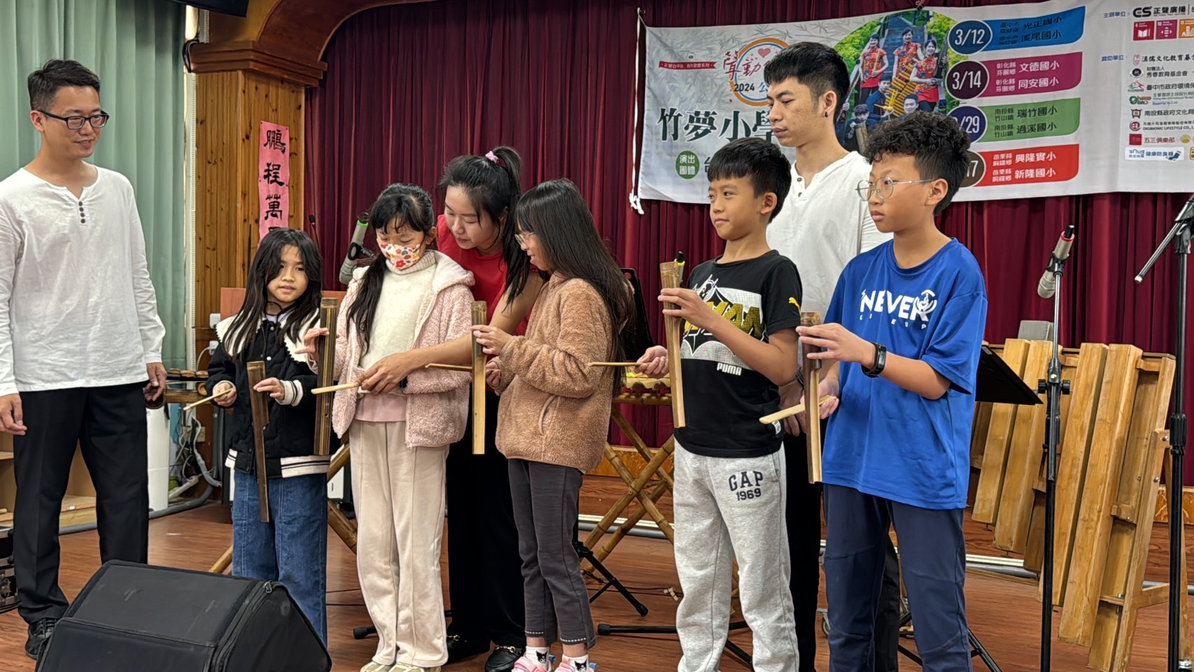 ▲芬園鄉文德國小邀請到了台灣竹樂團，為學生帶來了一場難得的純竹專業音樂演奏，讓他們沉浸在竹韻之中，享受不一樣的音樂饗宴。（記者張溎壕攝）