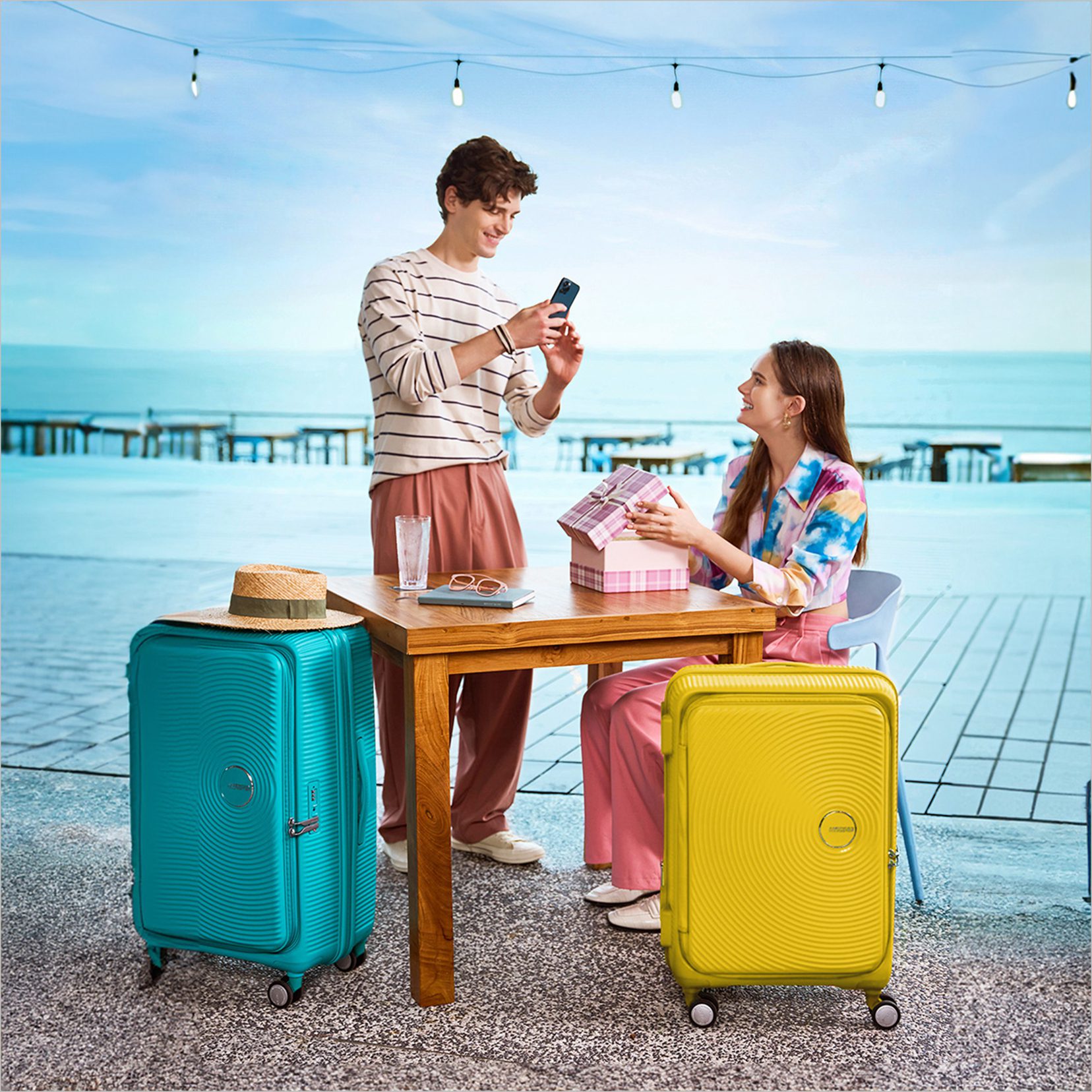 American Tourister「FUN價開心玩」 經典唱盤箱CURIO 強勢優惠只要4,999元起