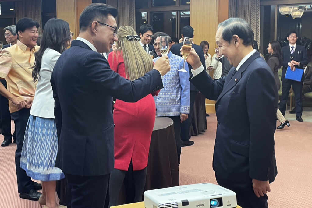 ▲APPU各會員國議員雲集,我團成員均趁此機會與他國議員互動交流並建立聯繫,氣氛熱絡,同時爭取各國友人對台灣的支持。(立法院提供)