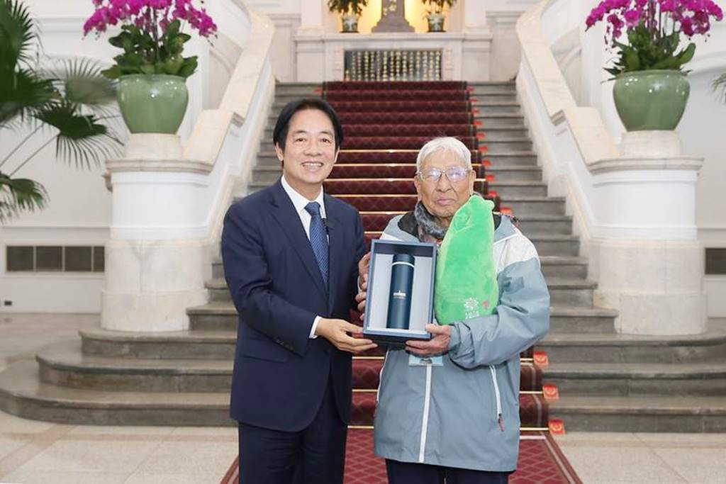 ▲副總統賴清德認為每一位不老騎士都有非常好的生命故事,非常值得臺灣人來學習。(總統府提供)