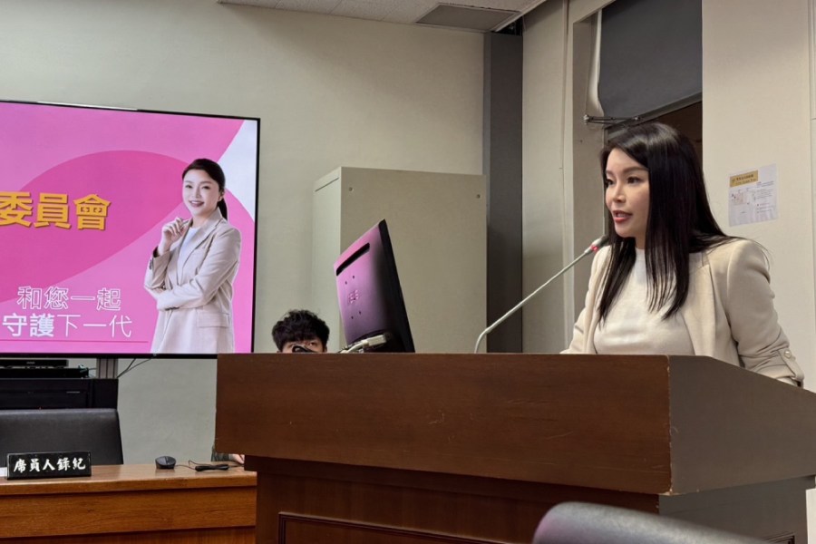 中油2倍價賣天然氣給台電 張嘉郡:兩公司聯手佔民便宜 204 立法院經委會14日邀請經濟部、中油進行營業預算報告,國民黨立委張嘉郡關心電價調漲議題。