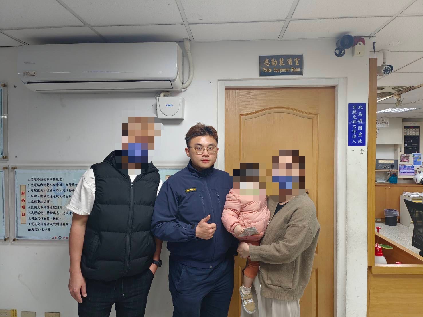 女童家長於孩子康復出院後至派出所向員警表達感謝。(記者宋紹誠翻攝)