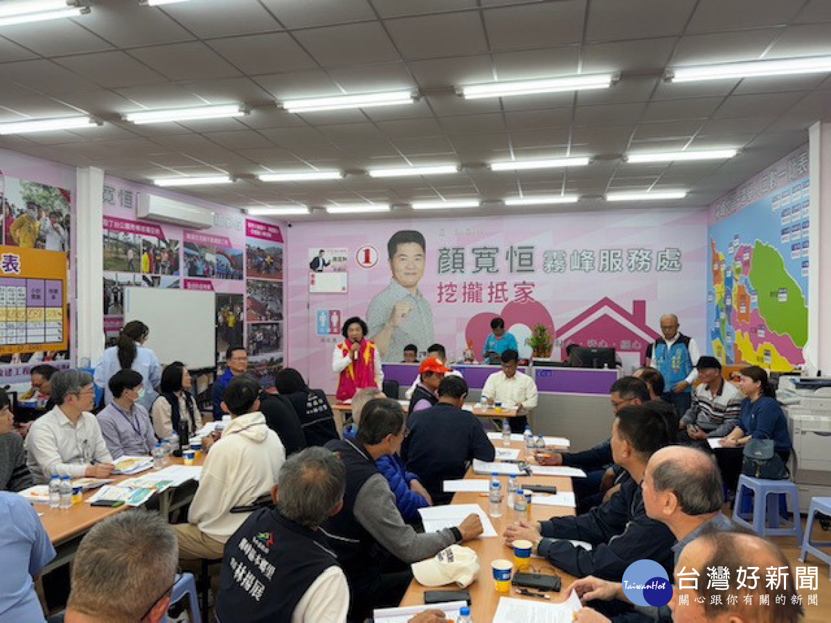 立委和議員主持國土計畫 說明會。林重鎣攝