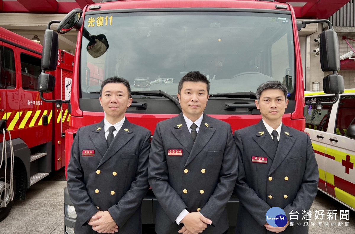 第二大隊由大隊長葉耿男(中)、副大隊長林靖亞(右)、郭有晉(左)共同擔負鐵路以東及園區一帶的消防安全任務。