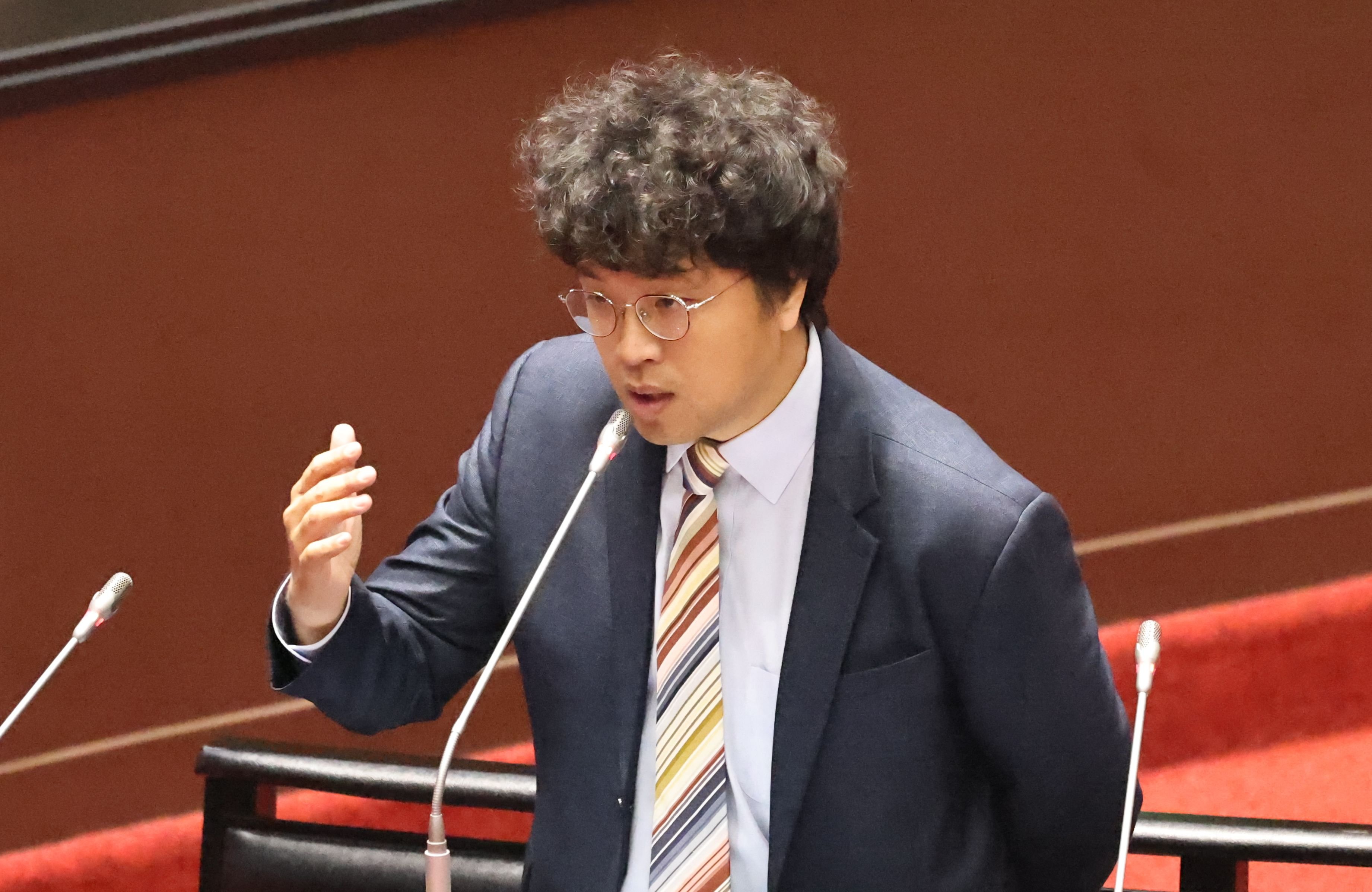 沈伯洋14日在臉書分享就職1個多月以來的感想,包括爾虞我詐不少、壞人很多。林啟弘攝