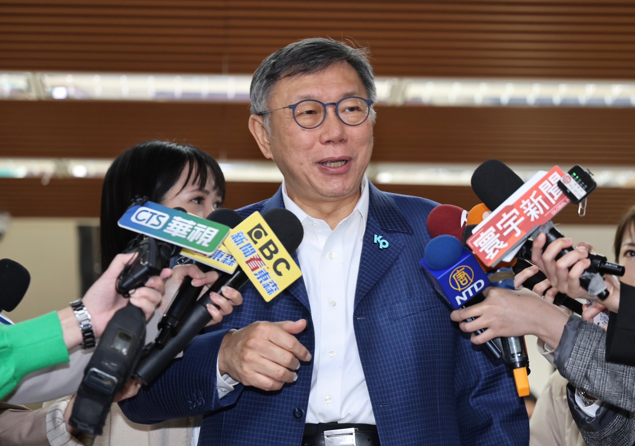 民眾黨主席柯文哲表示,台北市長蔣萬安應該要去查警察局設置錄影監視器案怎麼執行跟為什麼放水。林啟弘攝