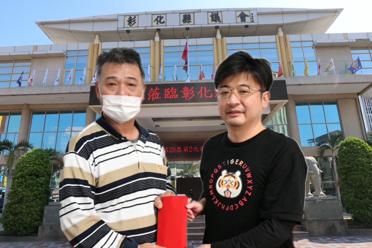 ▲彰化縣議會議長謝典林親自到伸港三姊弟家慰問,同時呼籲各界大眾關心社區周遭弱勢家庭的處境,強化社會安全網路。(彰化縣議會提供)
