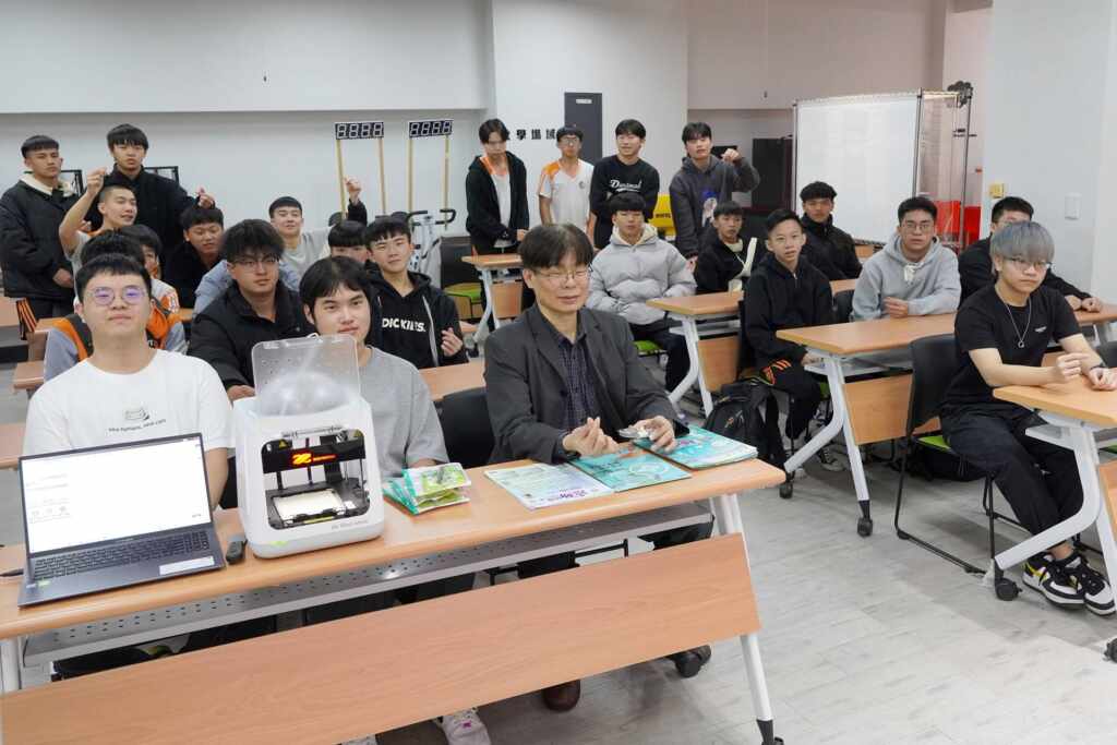 ▲青年高中參訪大葉大學醫工系。(大葉大學提供)