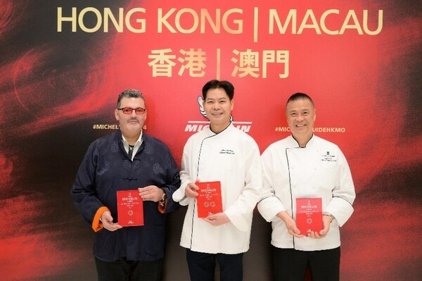 (左起)「澳門銀河」8½ Otto e Mezzo BOMBANA行政總廚Riccardo La Perna、星際酒店行政中餐總廚陳植強、澳門麗思卡爾頓酒店中餐行政總廚何漢昇一同合照。 (左起)「澳門銀河」8½ Otto e Mezzo BOMBANA行政總廚Riccardo La Perna、星際酒店行政中餐總廚陳植強、澳門麗思卡爾頓酒店中餐行政總廚何漢昇一同合照。