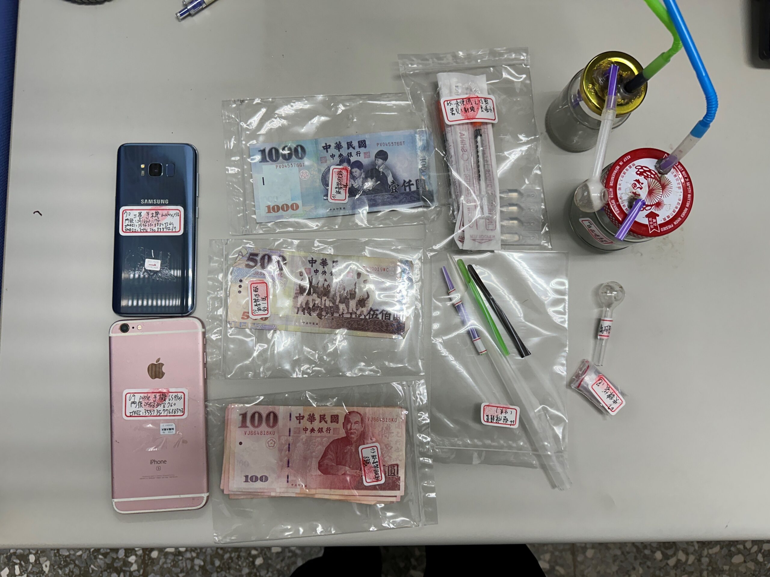 毒品藏鞋墊 走路現畸形 查緝員警眼尖偵破販毒案