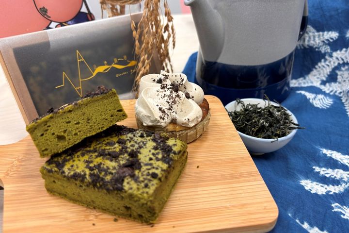 三峽綠茶季設有市集販售碧螺春巧克力米蛋糕。 圖:新北市政府農業局/提供