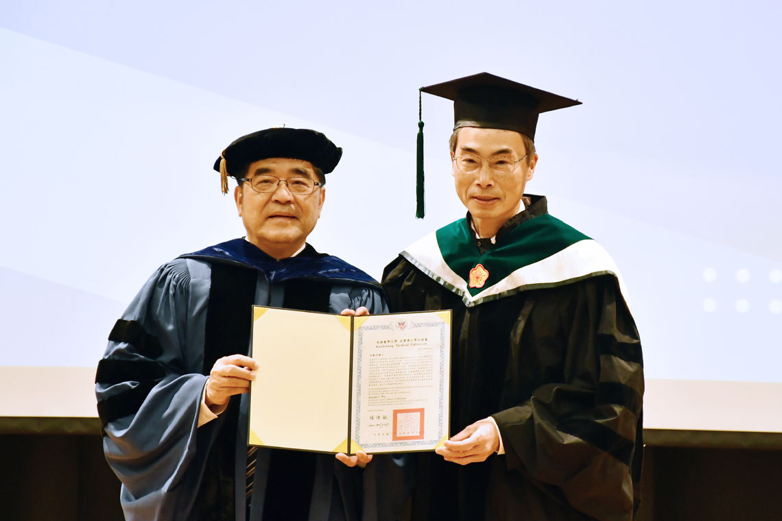 漾新聞|從農場經理到美國心臟協會主席 中研院士吳慶明獲高醫大授予名譽博士