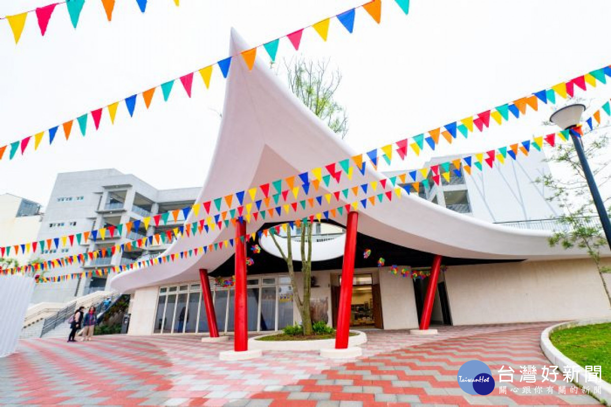 青園國小新建校舍美侖美奐。