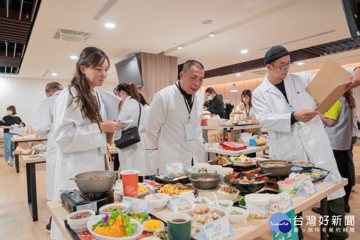 嘉義縣政府舉辦「商圈美食競賽」,初賽邀請13位美食專家及40位商圈代表擔任評審/林詩涵翻攝