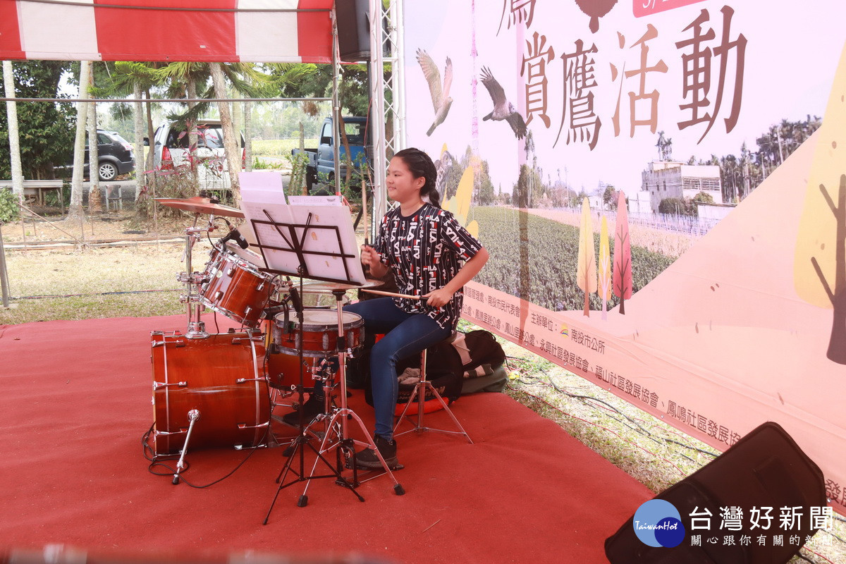 林議員女兒蔡羽喬爵士鼓演出非常精彩。(記者扶小萍攝)