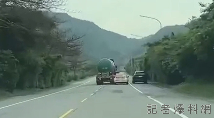 台2線,貢寮,車禍,槽車,油罐車,超車,計程車