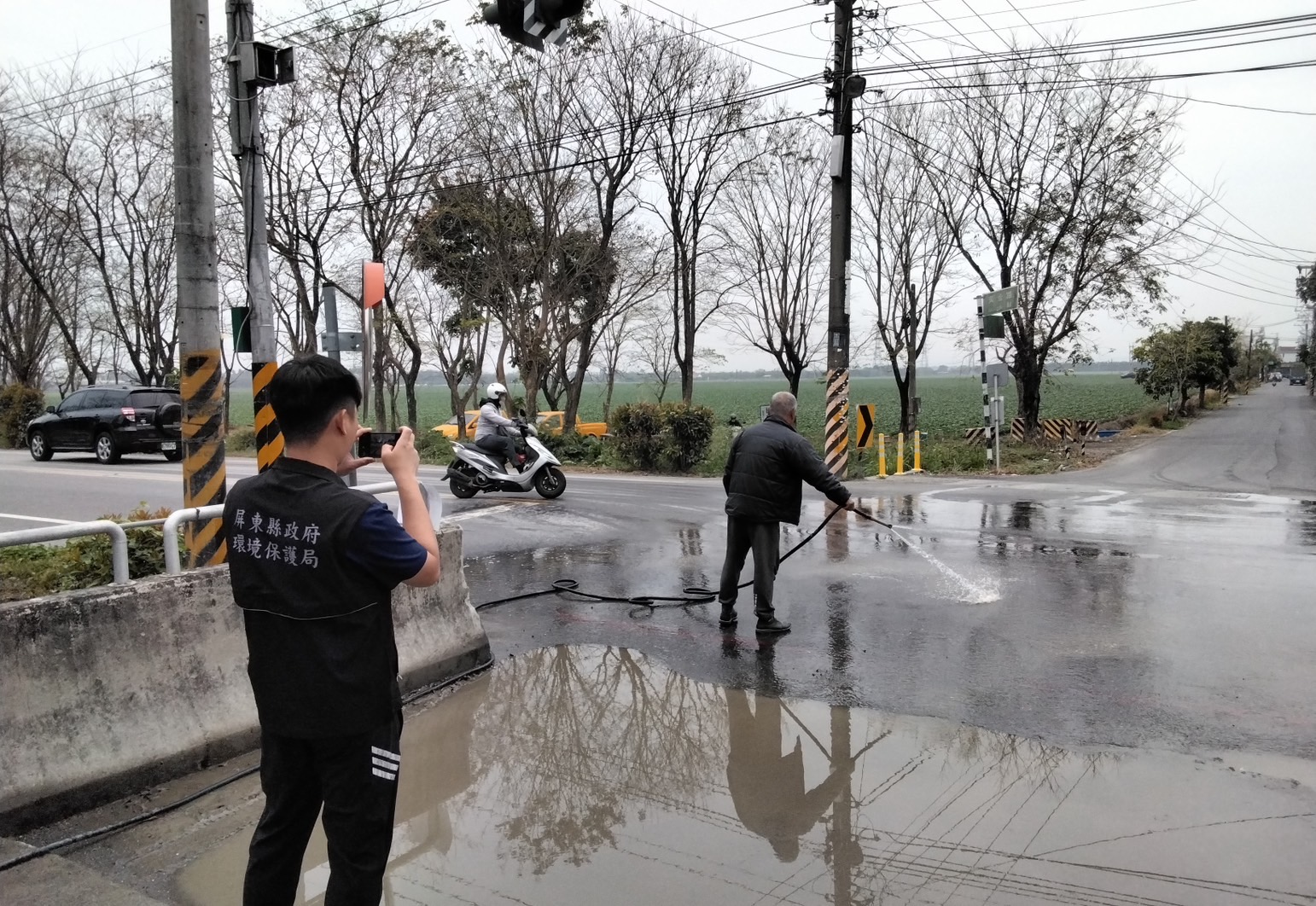 ▲環保局亦同時加強轄區道路洗掃作業。(記者 黃婉柔 翻攝)