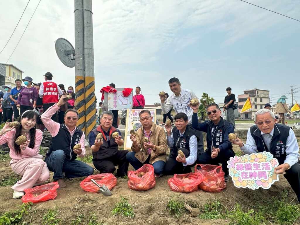 ▲宣傳神岡區在地農特產-馬鈴薯。（台中市政府提供）