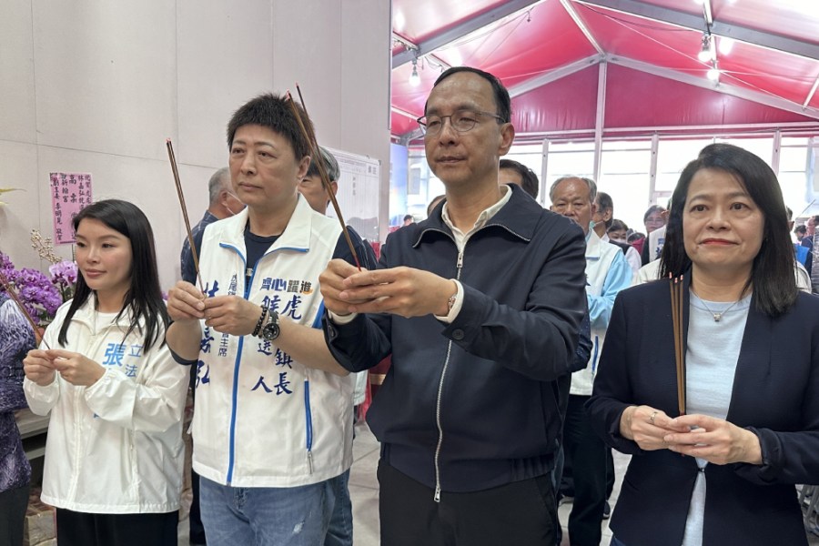國民黨智庫三原則大改造 朱立倫坦言:無法負擔太重成本 202 國民黨主席朱立倫16日到雲林輔選虎尾鎮長補選候選人林嘉弘。