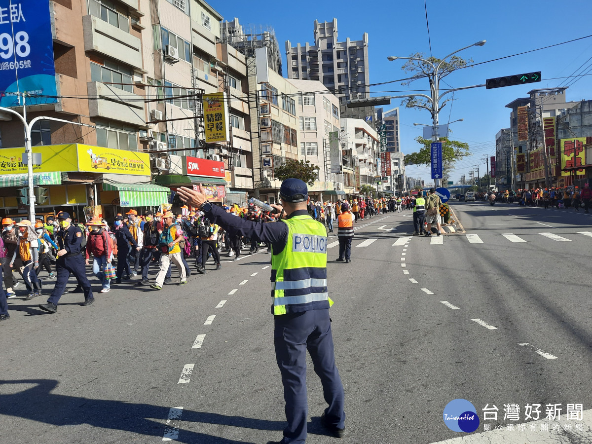 白沙屯媽祖進香隨行信眾多達17萬人,警方將動員110人次警力交管。