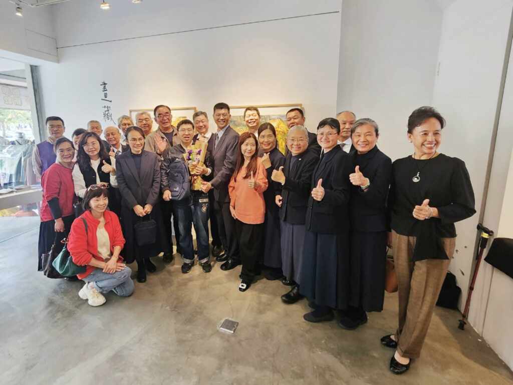 ▲光之藝廊展出【畫藏：曹東銘個展】開幕式，藝術家曹東銘帶來近三十件水彩作品，吳春山理事長期待觀眾在藝術家筆下，為觀眾帶來溫潤並富有暖意的氛圍，感受這個世界的善與美，也為春日揭開序幕。（光之藝廊提供）