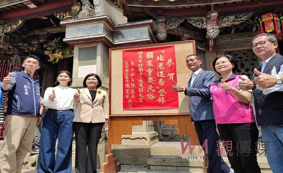 縣長張麗善貼紅榜恭賀朝天宮 「北港進香」登錄國家重要民俗