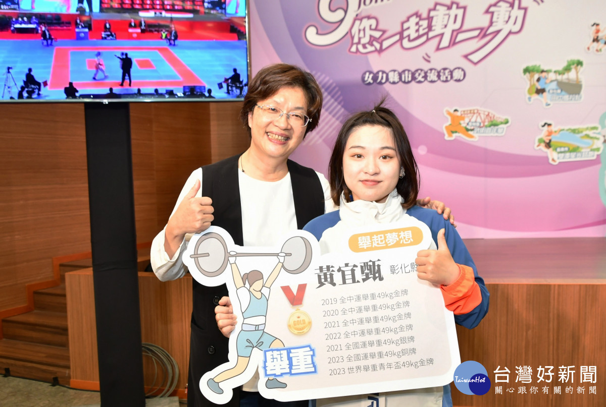 王惠美與黃宜甄同學。圖/記者鄧富珍攝