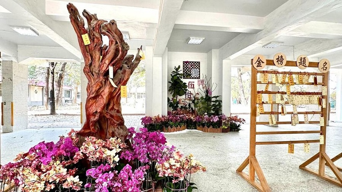 台南國際蘭展花材妝點14校校園