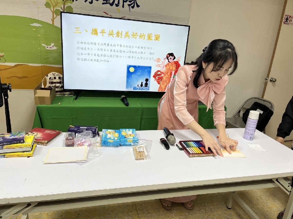 移民署多元文化講師潘羽姍 鼓勵新住民學習彩繪改變自己的人生