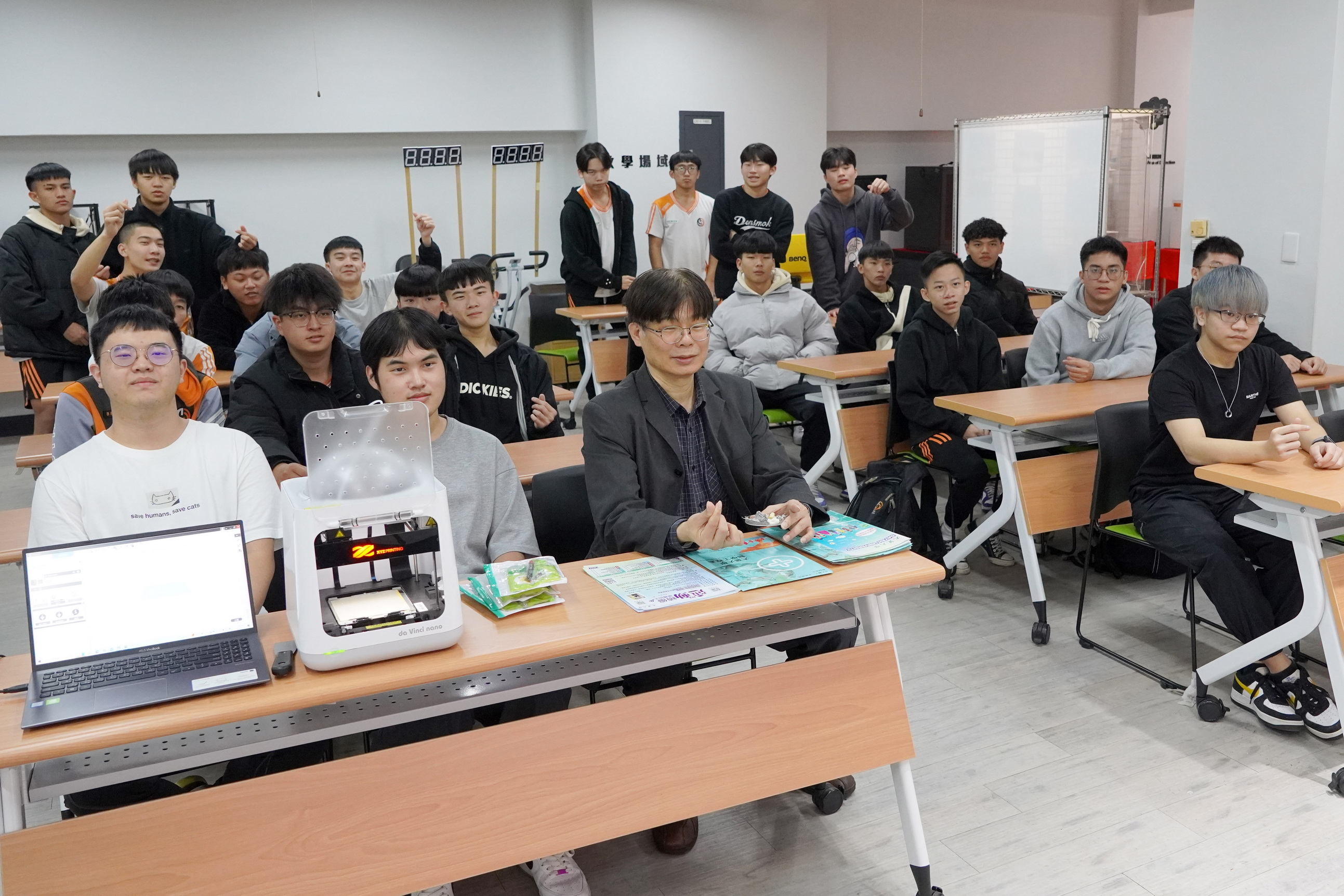 ▲青年高中參訪大葉大學醫工系，探索未來職涯之路。（記者張溎壕攝）