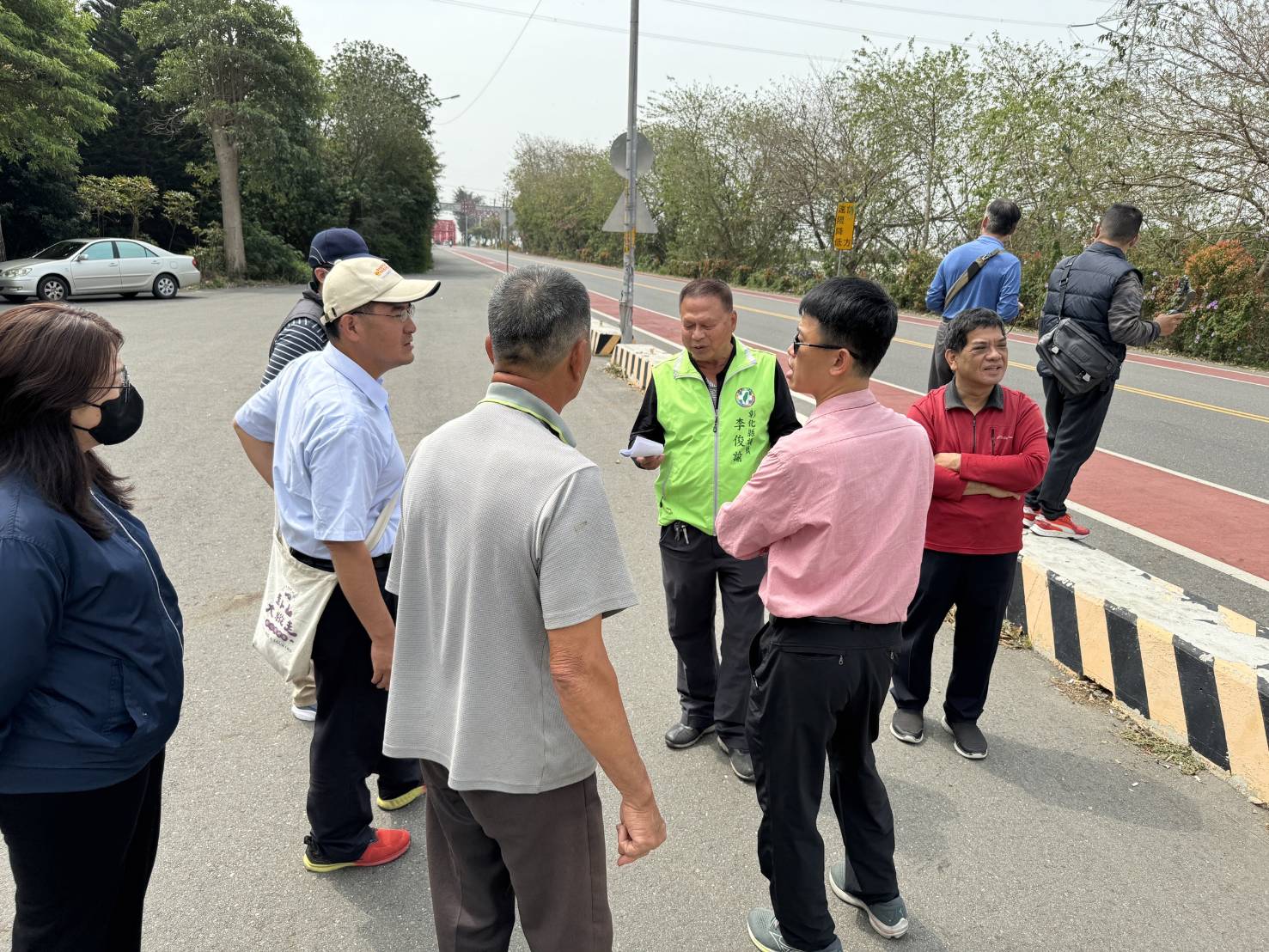 ▲西螺大橋往彰化端道路畫有一段約200公尺的單車專用道，不少機車騎士往返西螺大橋時，因為道路限縮，誤以為機車道闖入，結果慘被開罰600元。（記者張溎壕攝）