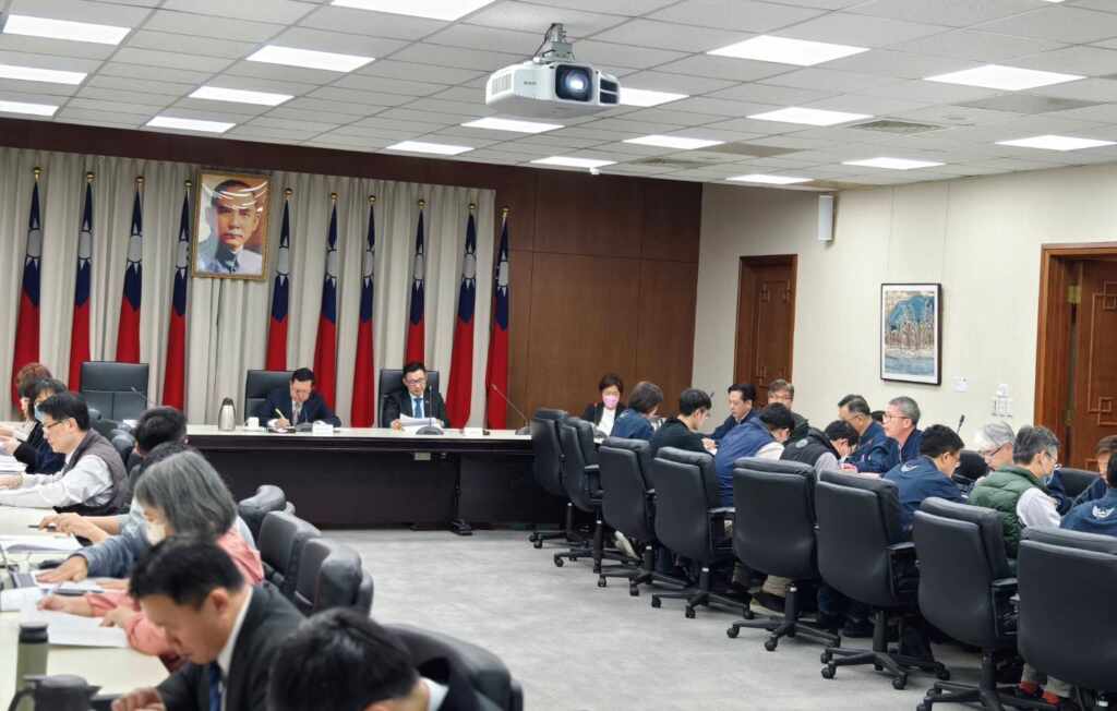 ▲鄭文燦副院長表示擴大彰東都市計畫與臺中捷運綠線延伸線綜合規劃案應併行推動,而彰東都市計畫審定,捷運綜合規劃報告即可報院審查,希望臺中捷運綠線延伸案可以南北段同步進行,同時完工。(彰化縣政府提供)