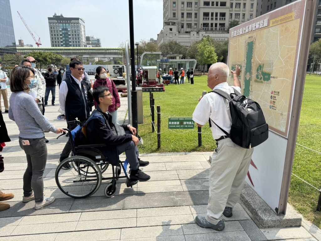 ▲ 學園透過現地學習及經驗交流分享下獲取無障礙建置的觀念及知識。（台中市政府提供）