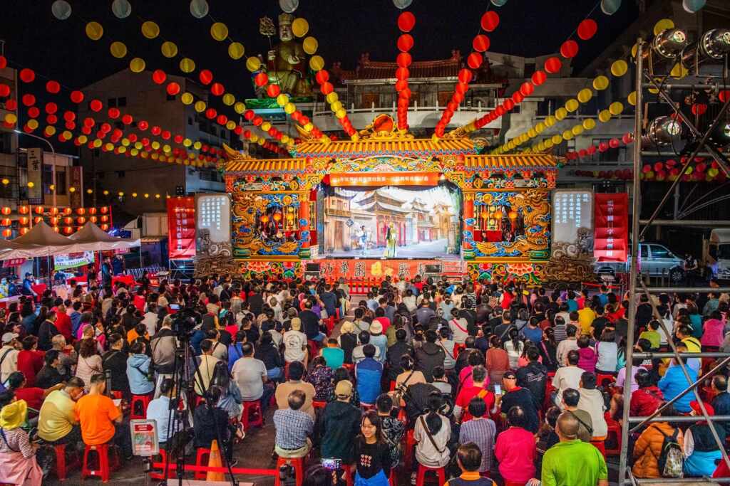 ▲一連兩日熱鬧開演,廟埕擠滿人潮。(嘉義市政府提供)