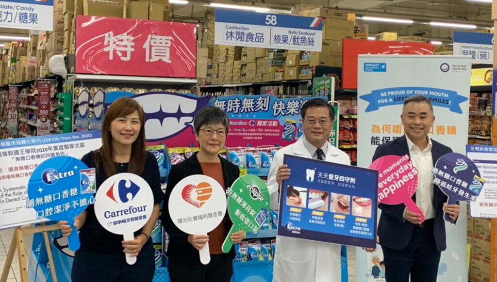台灣瑪氏與家樂福文教基金會攜手響應「320世界口腔健康日 (左起家樂福文教基金會執行長 蘇小真.陽光社會福利基金會執行長 舒靜嫻.中華民國家庭牙醫學會副理事長 黃耀慧.瑪氏公司台灣香港澳門總經理 潘家安)