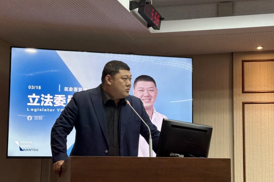游顥批氣象署、氣候署疊床架屋 指資訊接軌國際有落差 248 國民黨立委游顥18日在交通委員會質詢氣候變遷等議題。