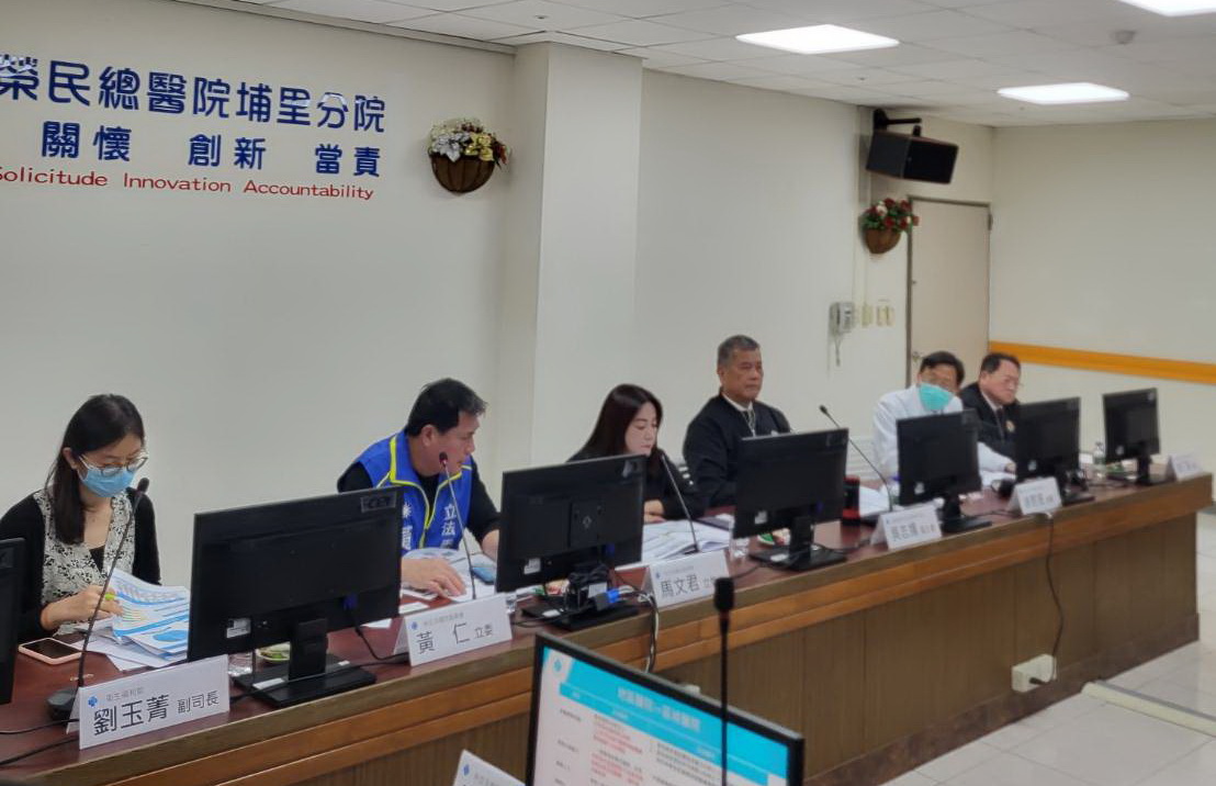 黃仁表示,針對中榮埔里分院非常用心的調查統計補里地區老年人口與就醫區域與身分、年齡分析覺得應給予嘉許和肯定!(圖/黃仁國會辦公室提供)