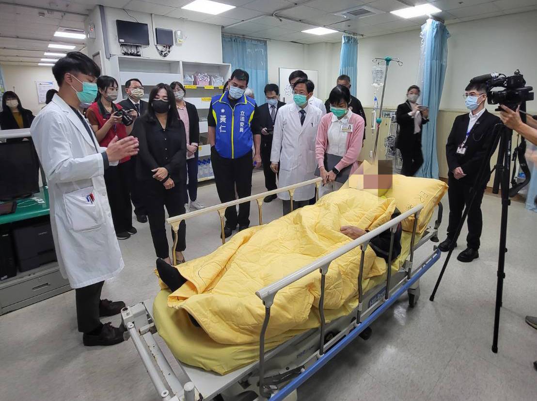 黃仁委員關中榮埔里分院收治心急性中風病人的病況。黃仁委員(圖/黃仁國會辦公室提供)